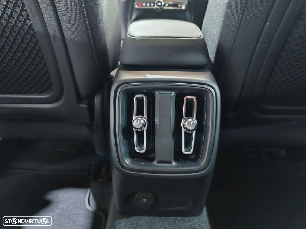 Volvo XC 40 Recharge Core - 8