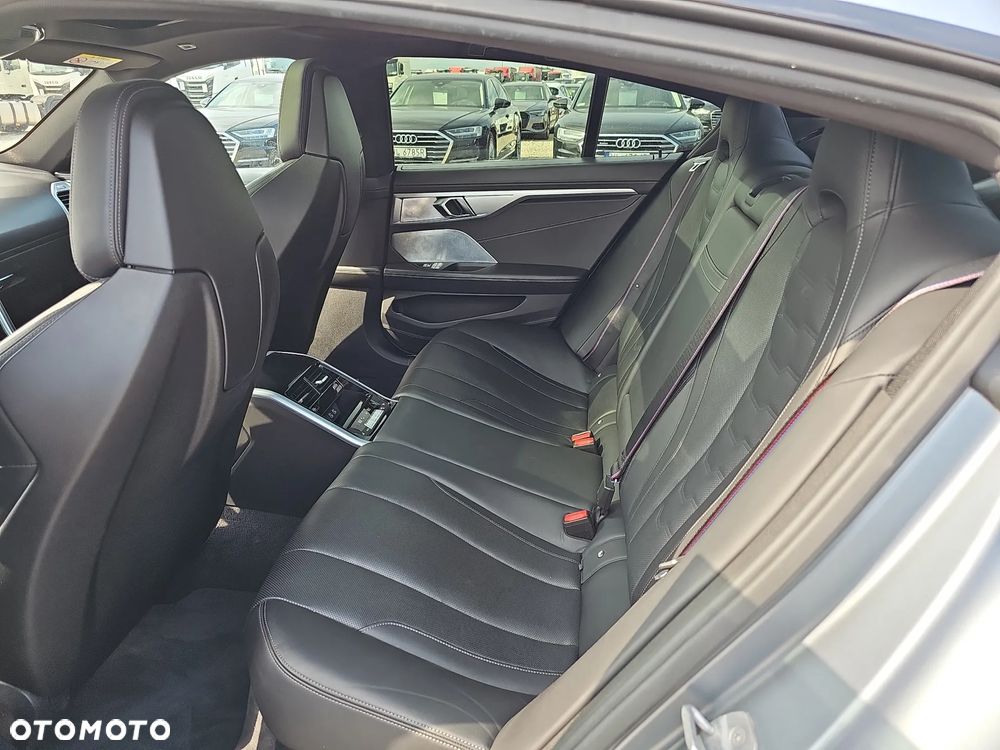 BMW Seria 8 M850i xDrive - 12