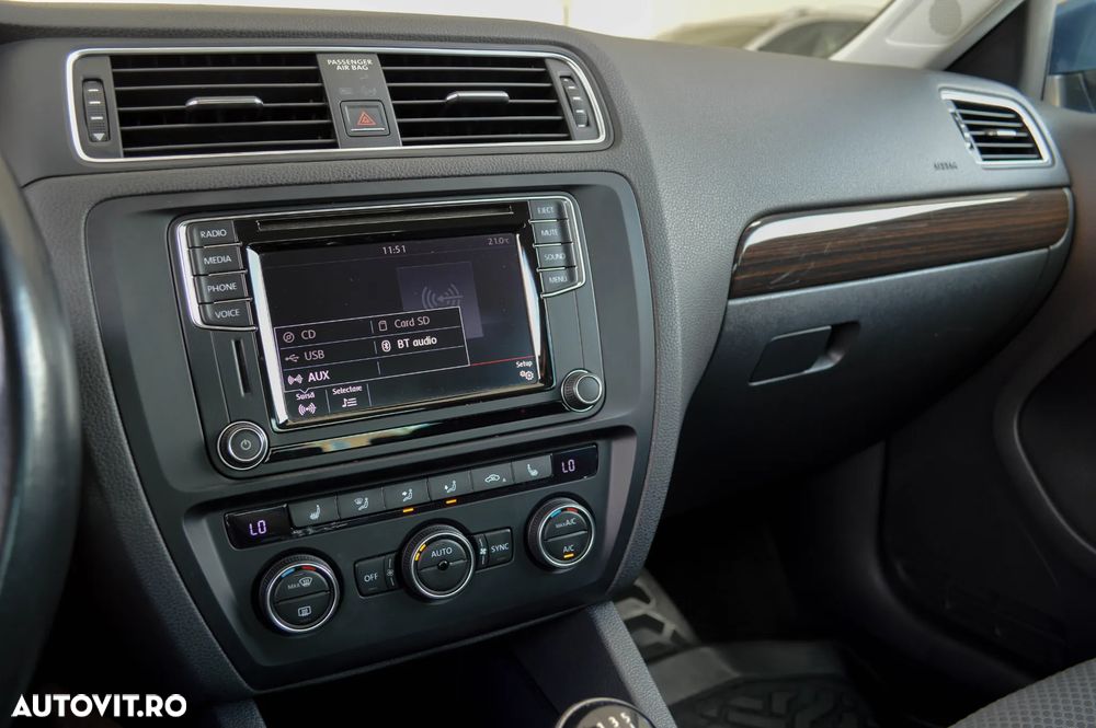 Volkswagen Jetta 2.0 TDI Comfortline - 9