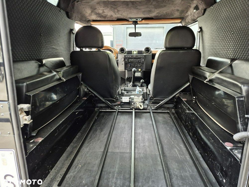 Land Rover Defender 2.2 TD4 E - 29