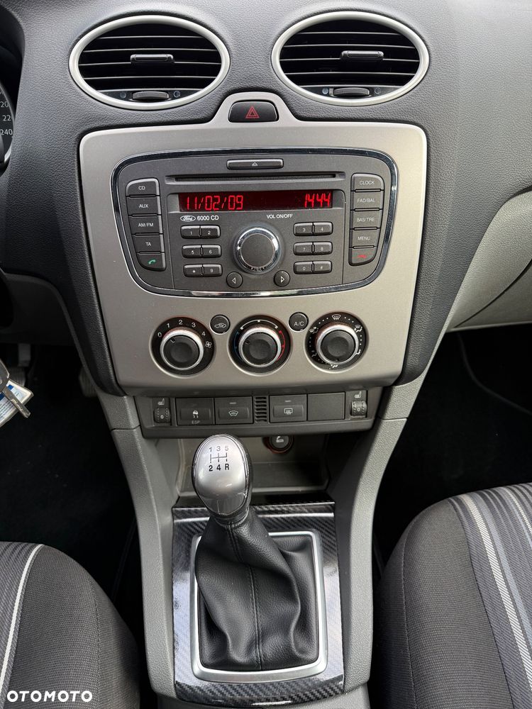 Ford Focus 1.6 16V Style+ - 19