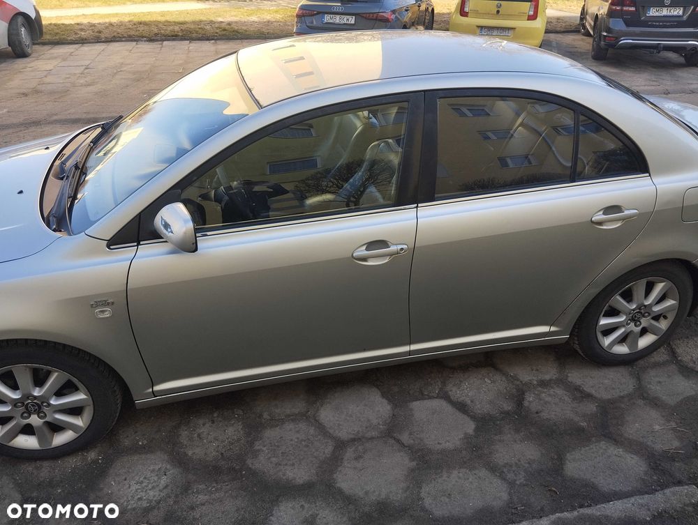 Toyota Avensis - 1