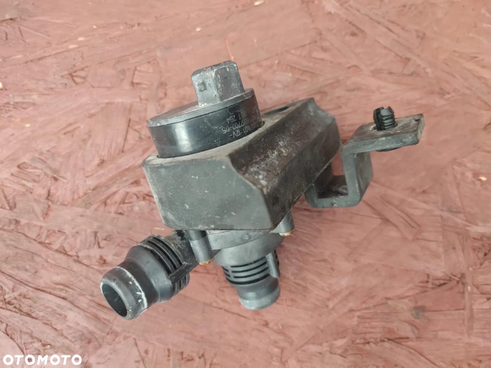 BMW E60 / E60 LCI / E61 / E61 LCI / E63 LCI / E64 LCI. ORYGINALNA DODATKOWA POMPA WODY / POMPA NAGRZEWNICY EUROPA. O NR: 6 917 700 OEM. SPRAWNA W 100%. - 2