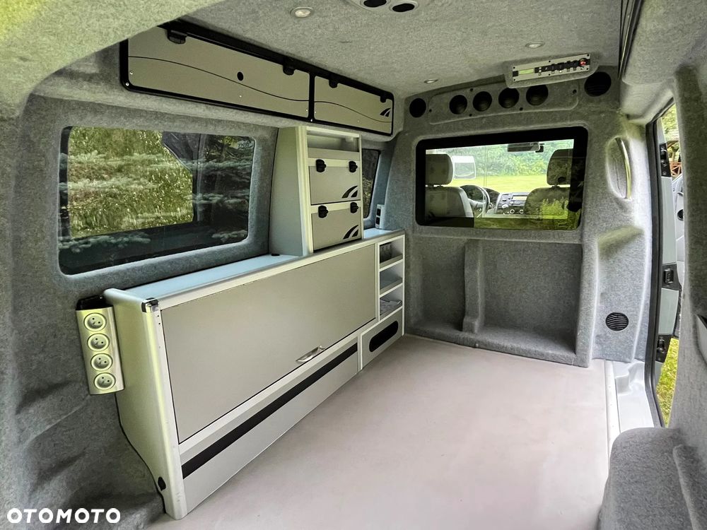 Volkswagen California - 11