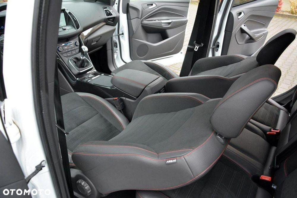 Ford Kuga 1.5 EcoBoost 2x4 ST-Line - 26