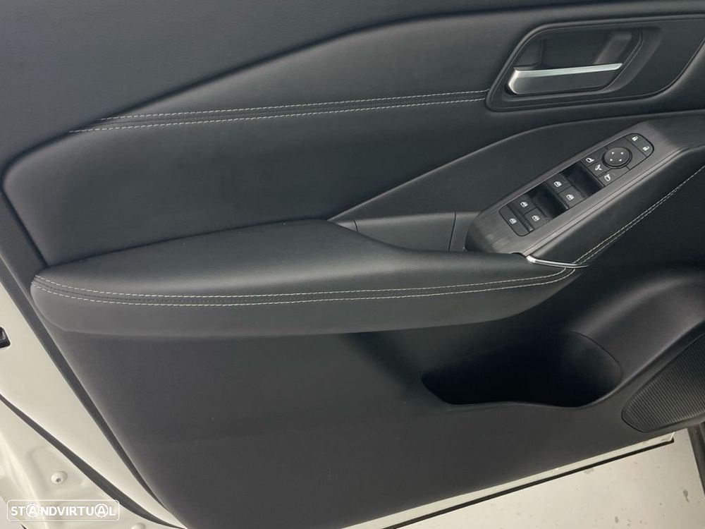 Nissan Qashqai 1.3 DIG-T N-Connecta Xtronic - 16