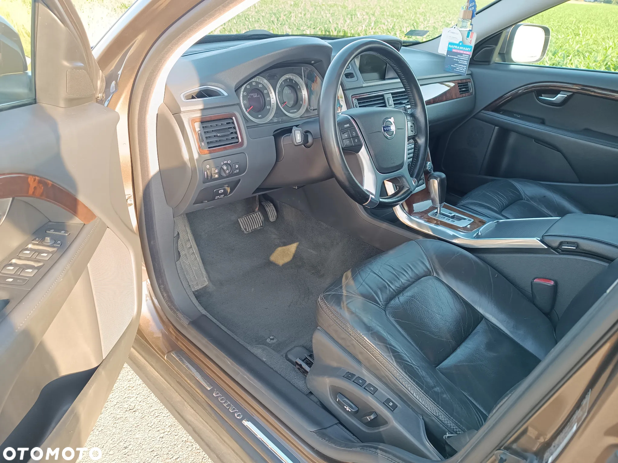 Volvo XC 70 3.2 AWD Momentum - 11