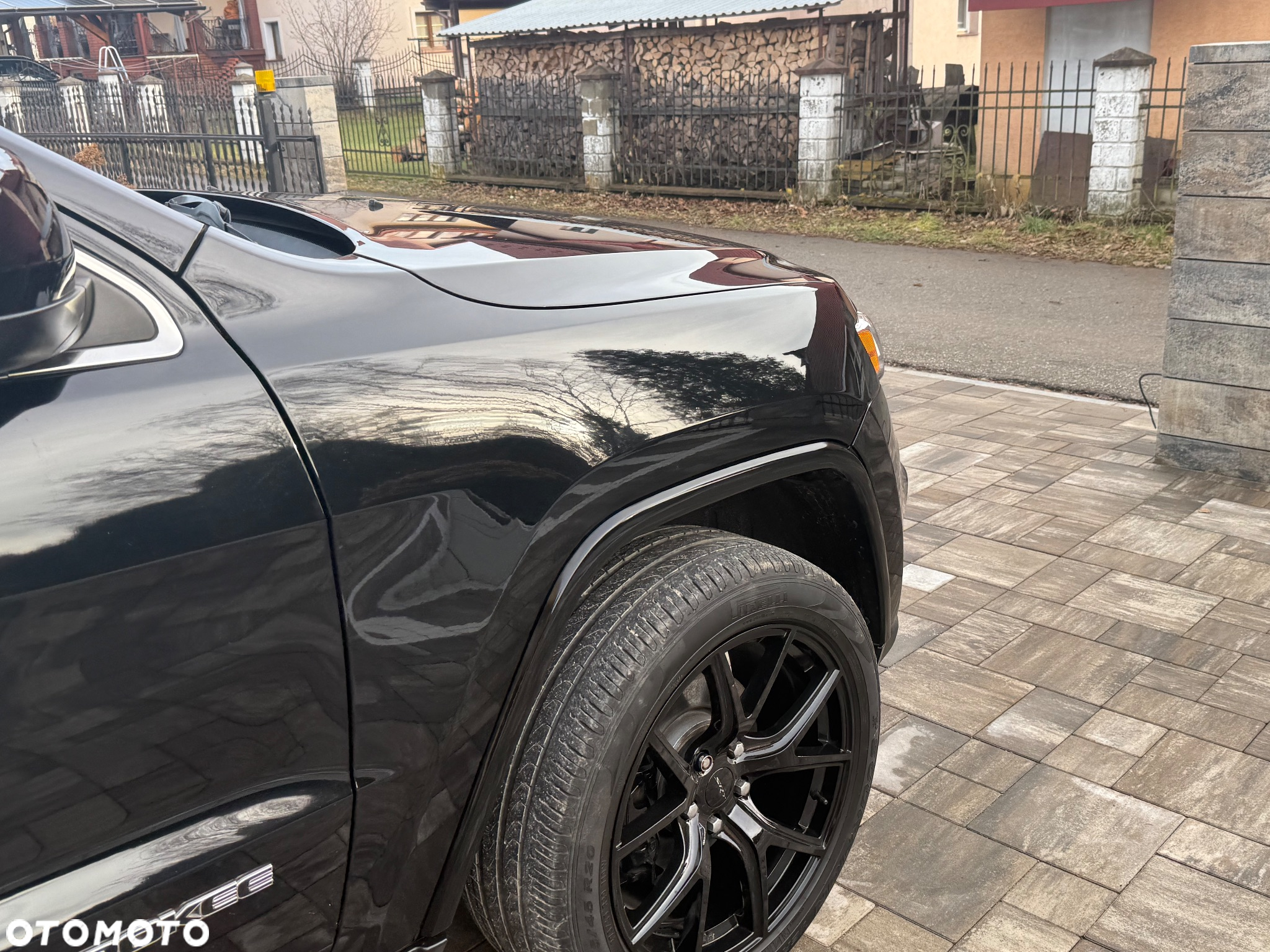 Jeep Grand Cherokee - 32