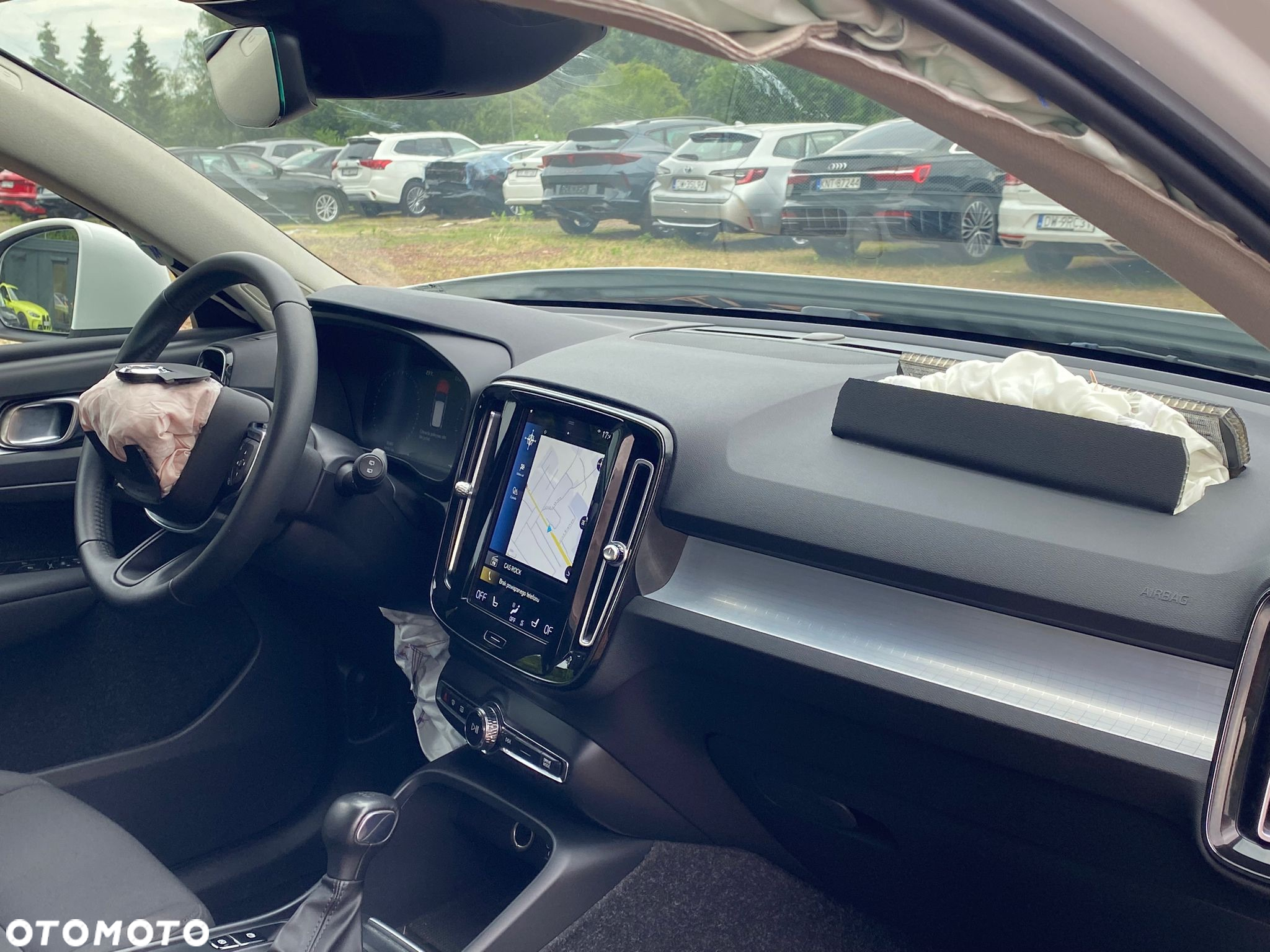Volvo XC 40 T3 Momentum Pro - 22
