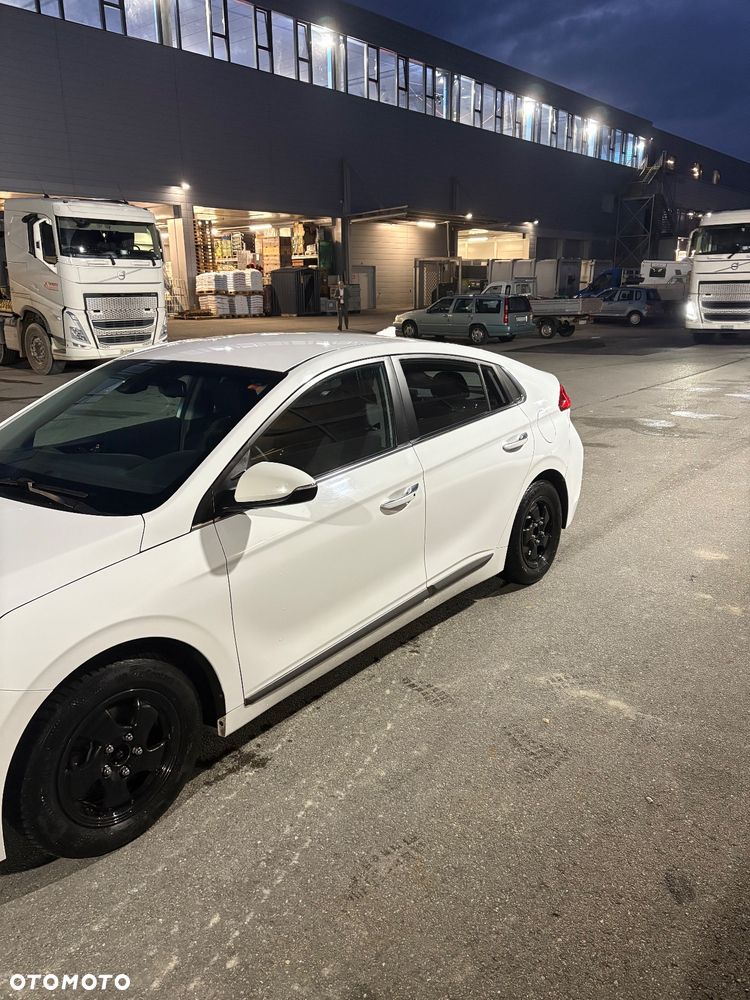 Hyundai IONIQ - 2