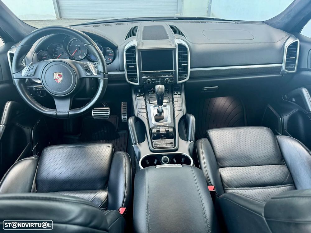 Porsche Cayenne Turbo - 28
