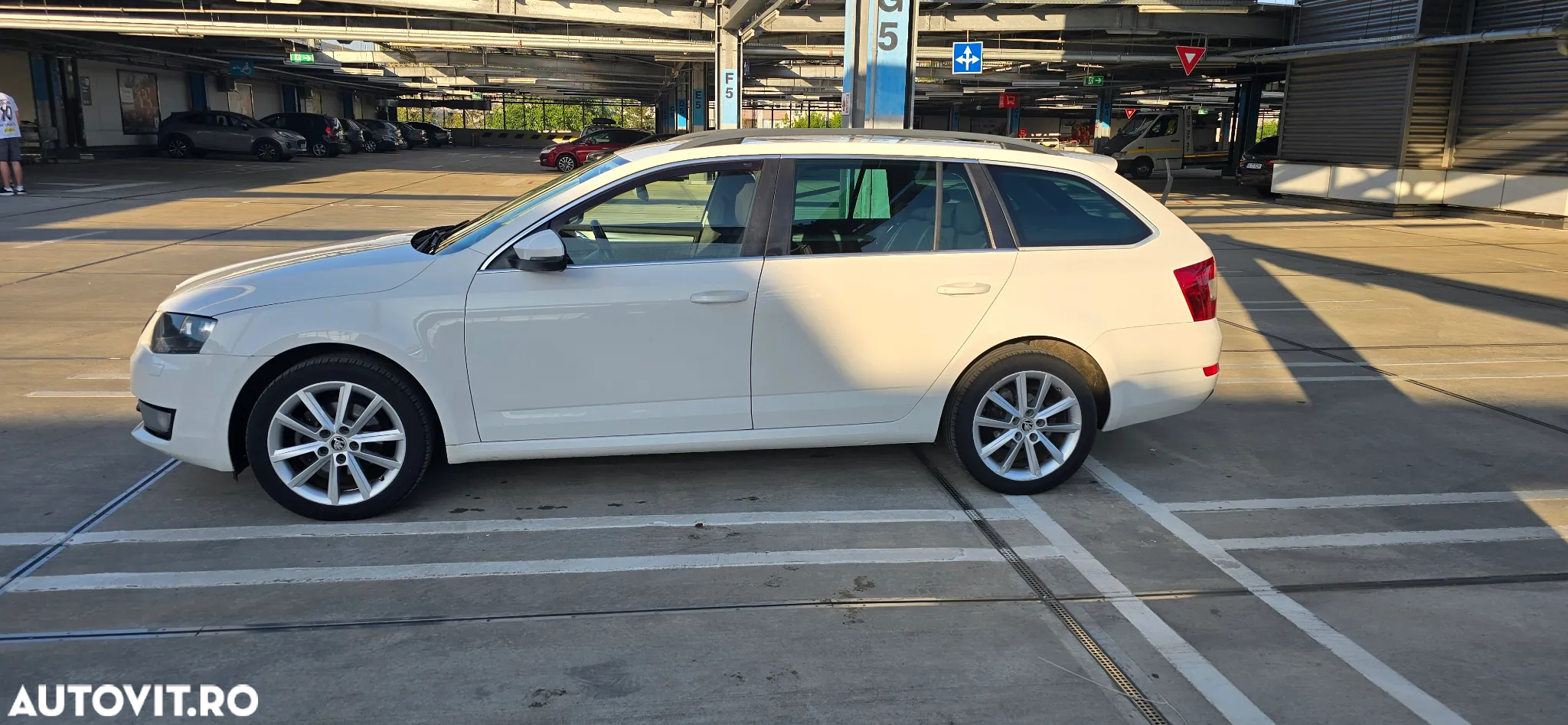 Skoda Octavia 2.0 TDI STYLE - 4