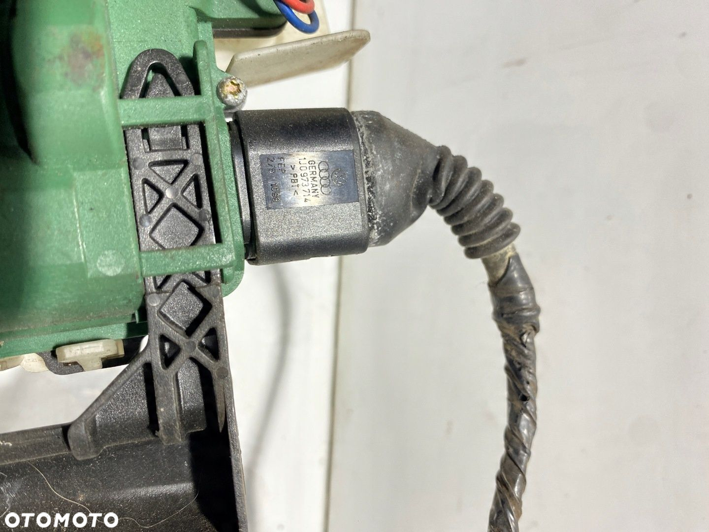 ZAMEK DRZWI PRAWY PRZÓD VW PASSAT B5 3B0837868 - 4