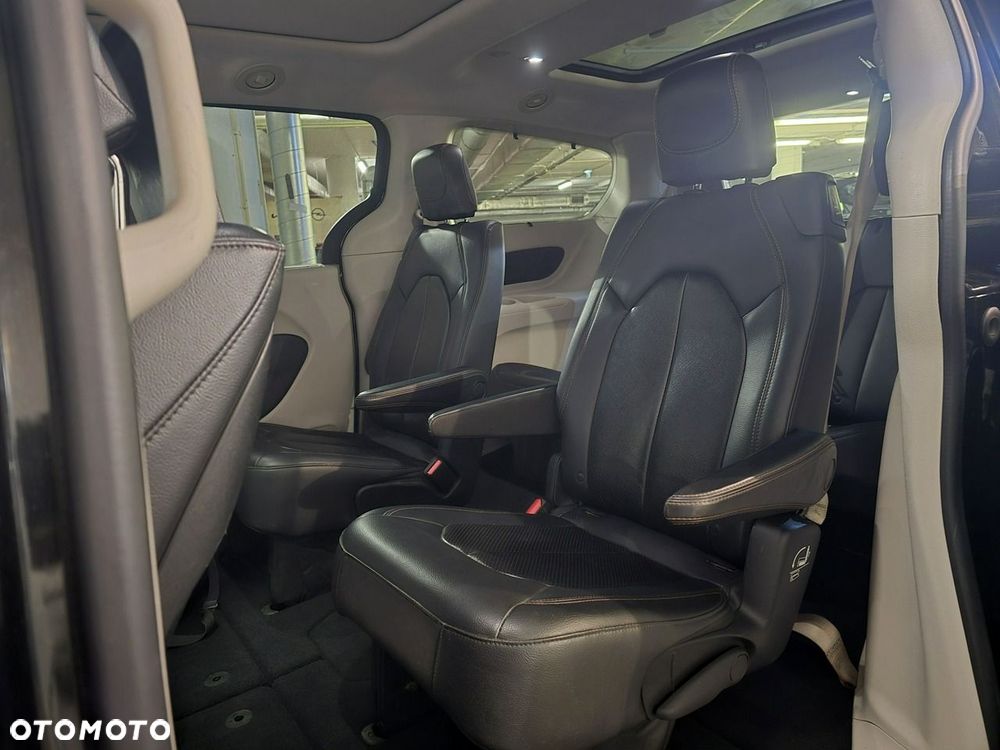 Chrysler Pacifica - 18