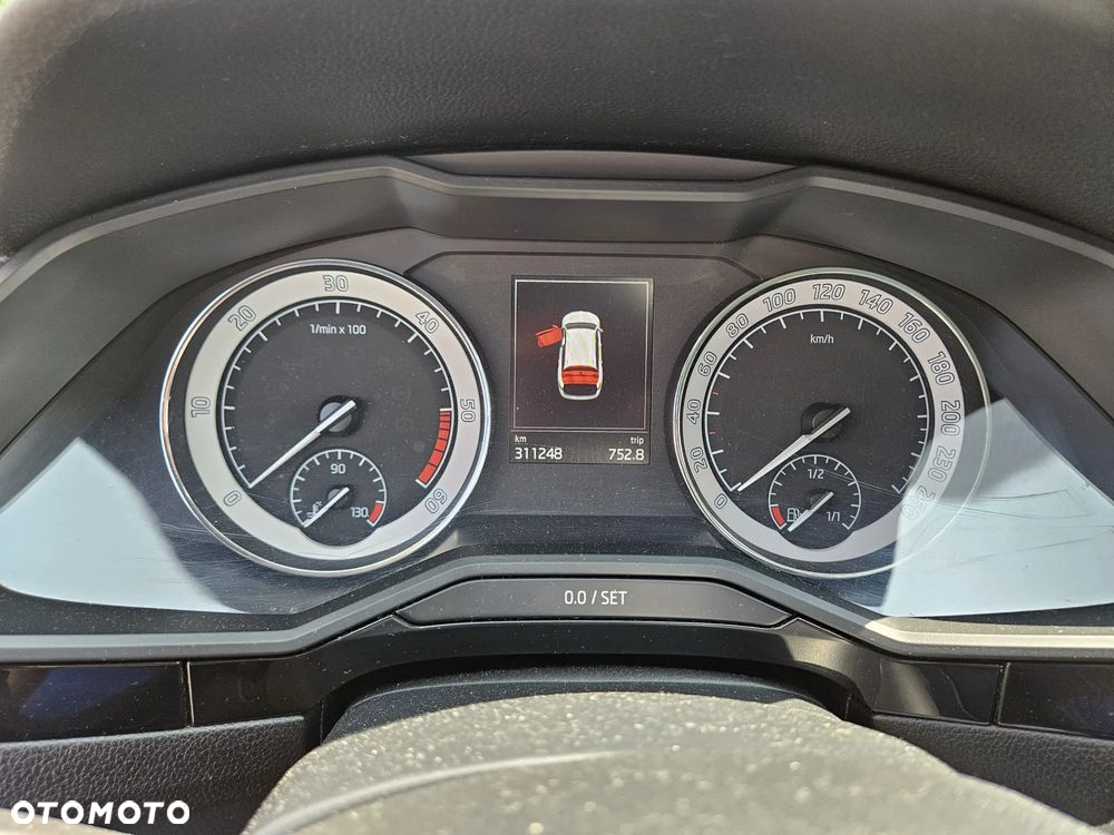 Skoda Superb 2.0 TDI L&K DSG - 14