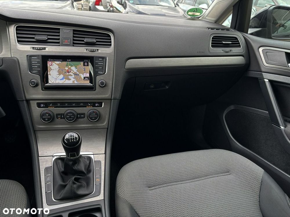 Volkswagen Golf 1.4 TSI BMT Comfortline - 24
