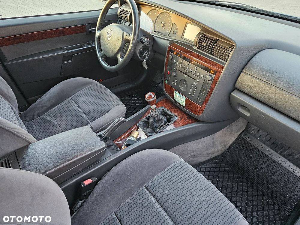 Opel Omega 2.2 Elegance - 9