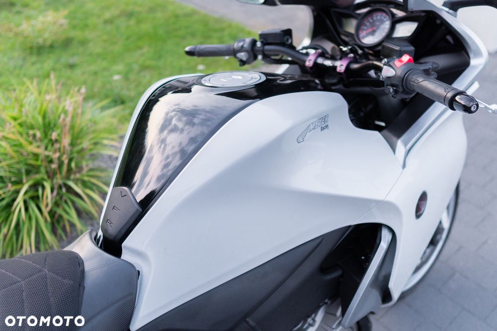 Honda VFR - 18
