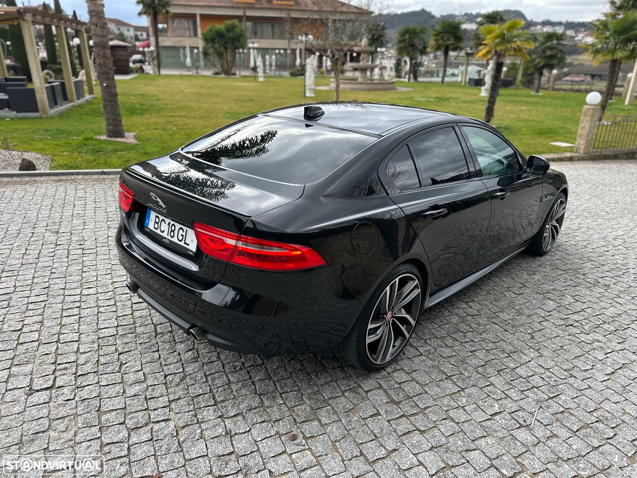 Jaguar XE 2.0 D R-Sport AWD Aut. - 19