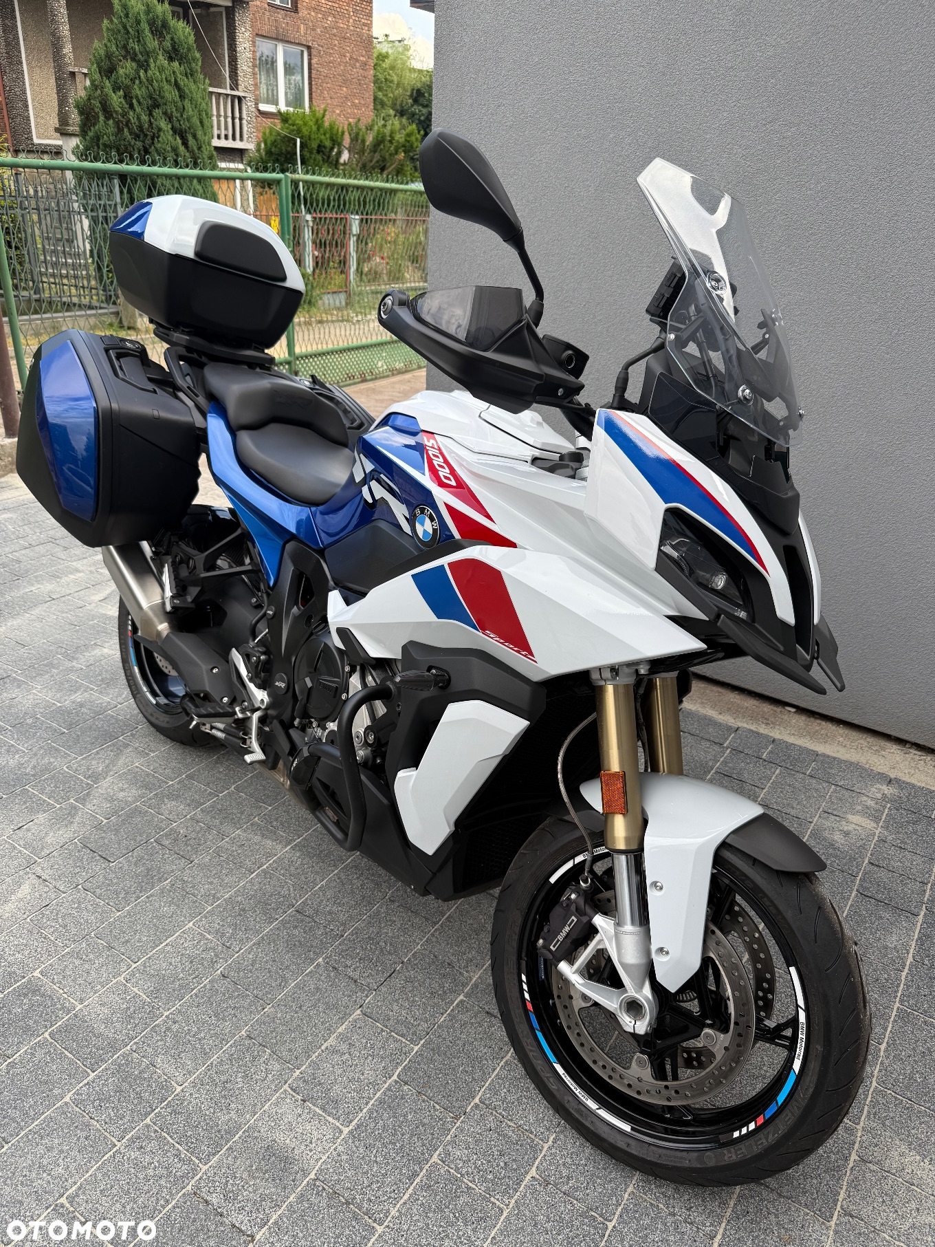 BMW S - 5