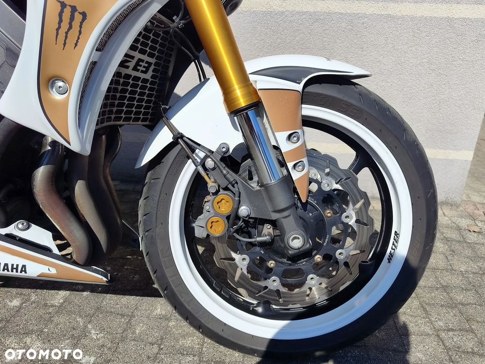 Yamaha FZ8 - 9