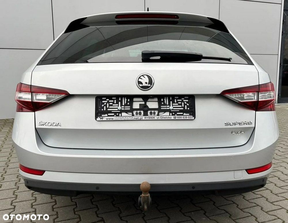 Skoda Superb 2.0 TDI 4x4 L&K DSG - 10