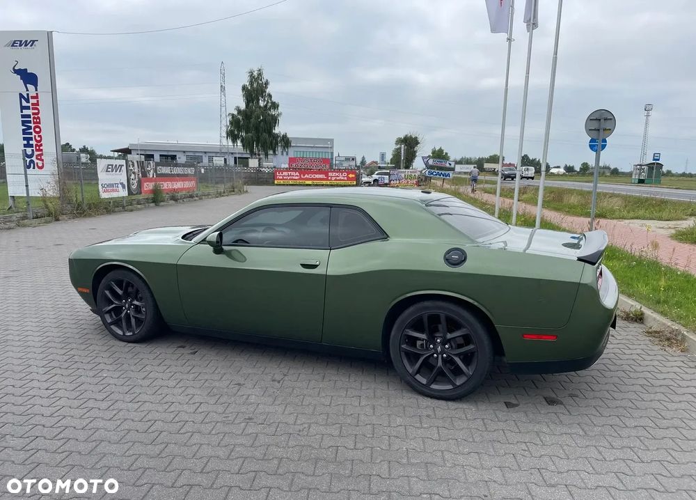 Dodge Challenger - 8