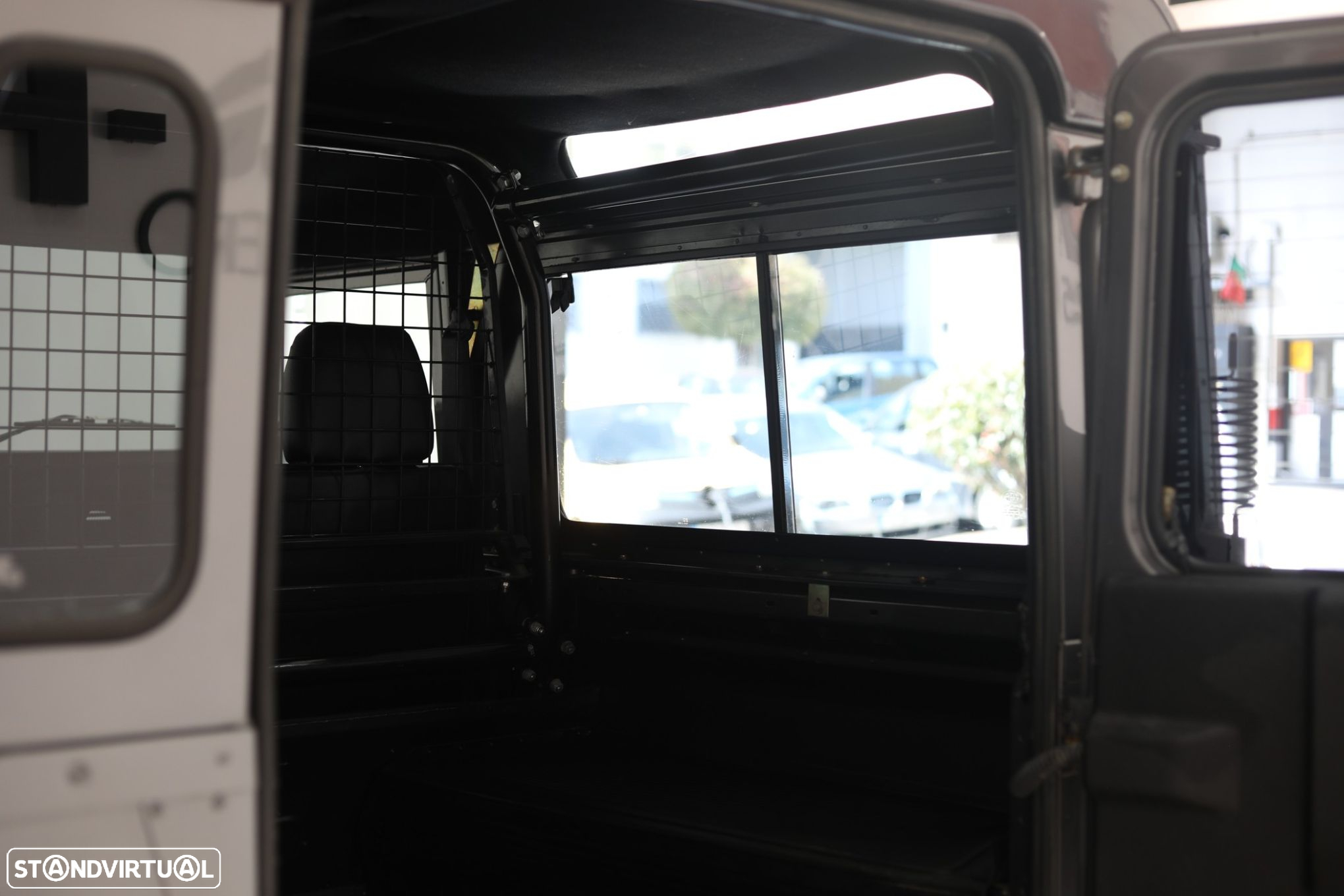 Land Rover Defender 90 2.5 TD5 Metal Top - 33