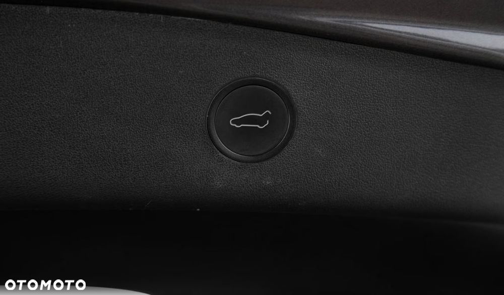 Tesla Model 3 - 25