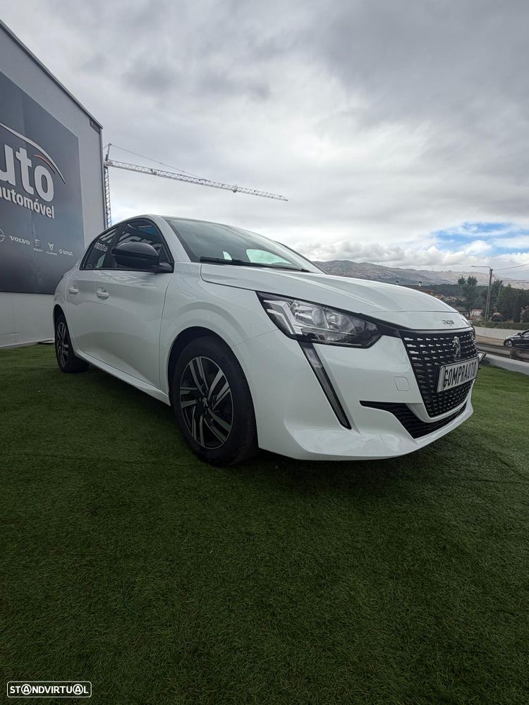 Peugeot 208 - 8