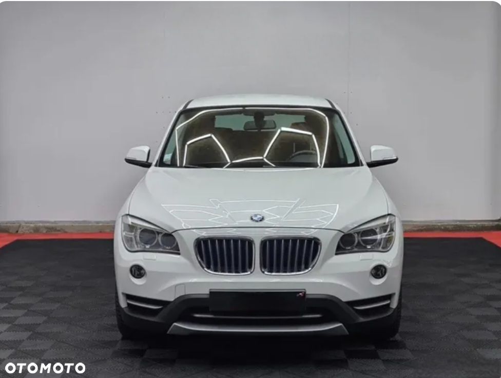BMW X1 xDrive20i Sport Line - 1