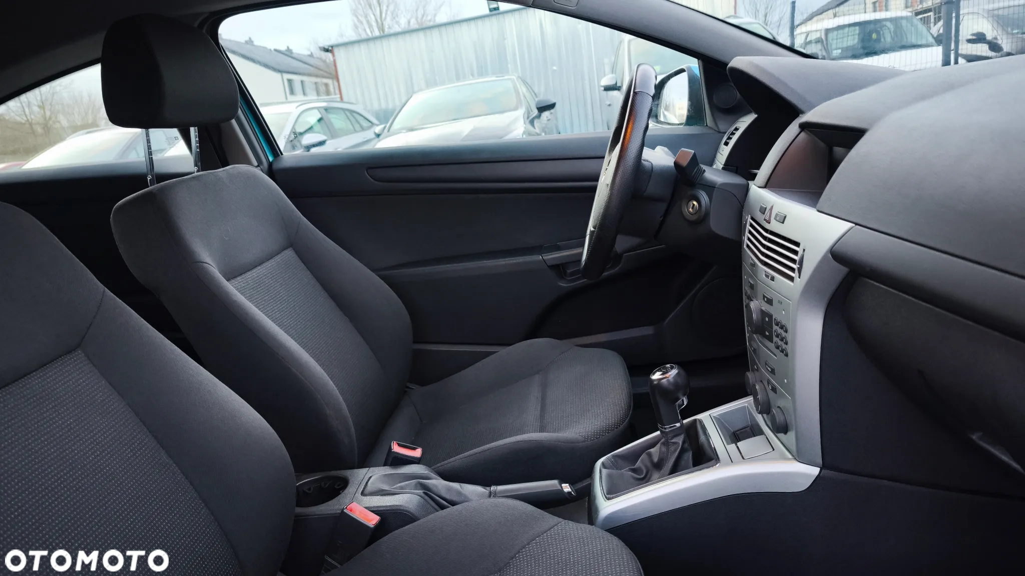 Opel Astra GTC 1.6 - 22