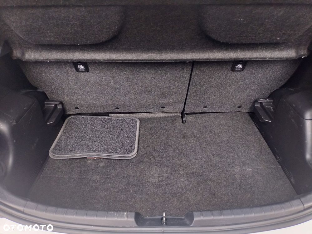 Toyota Yaris - 33