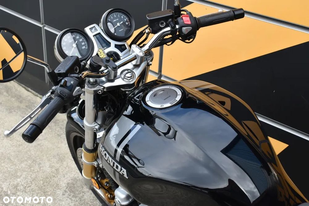 Honda CB - 12