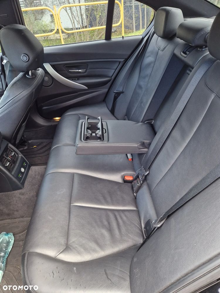BMW Seria 3 335i xDrive M Sport - 16