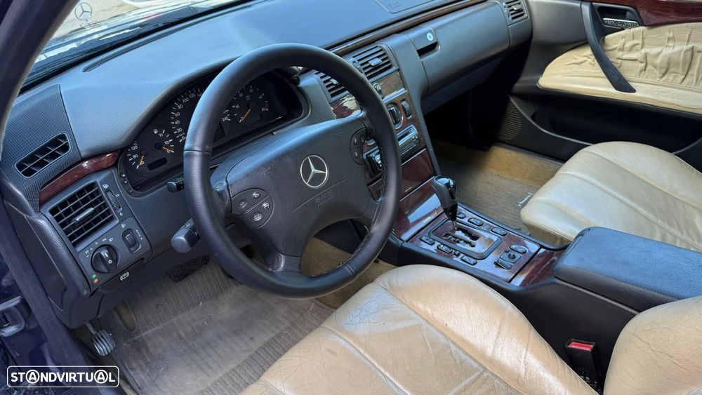 Mercedes-Benz E 220 - 17