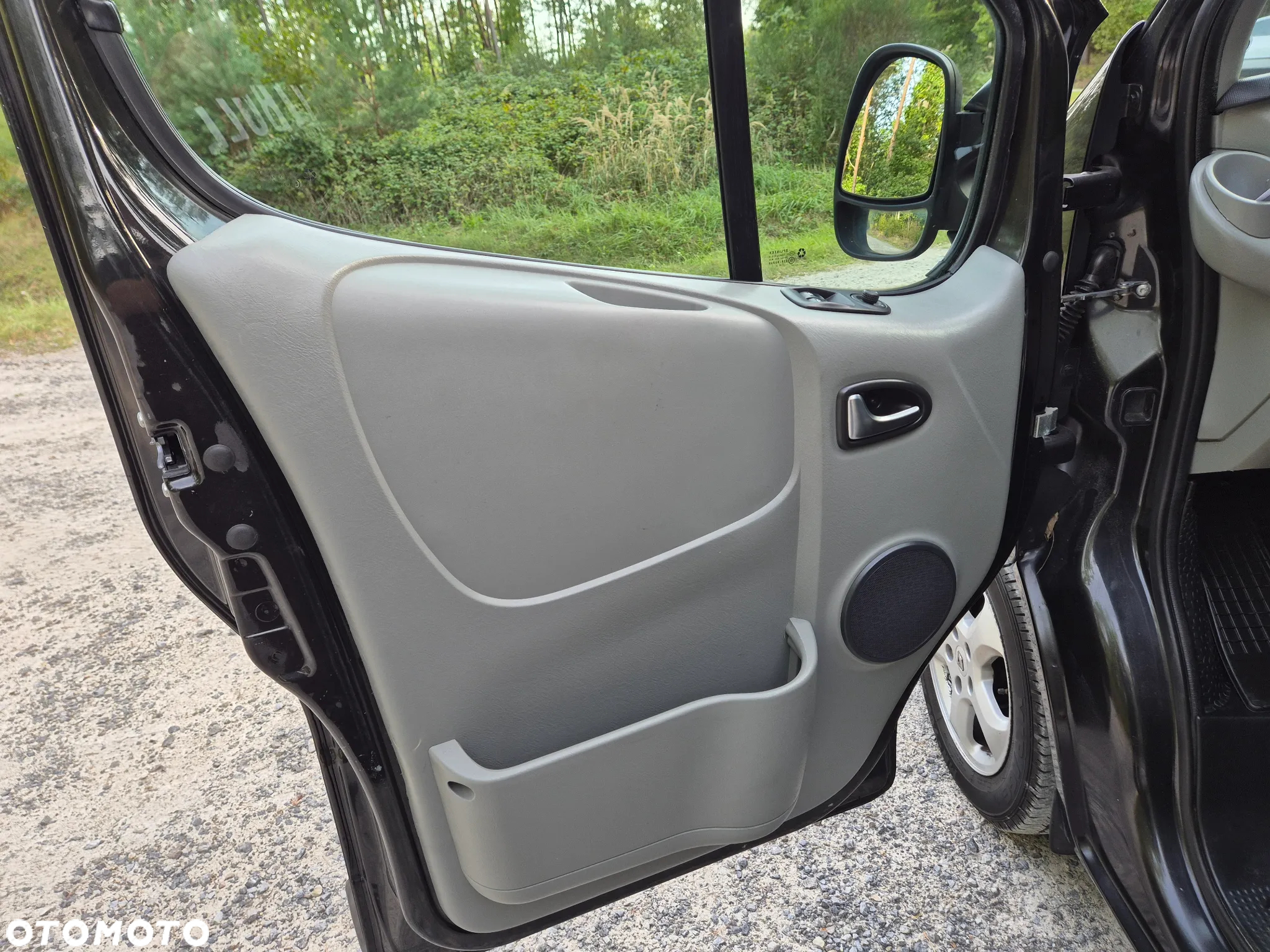 Renault Trafic 2.0 dCi 115 FAP Grand Passenger Black Edition - 20