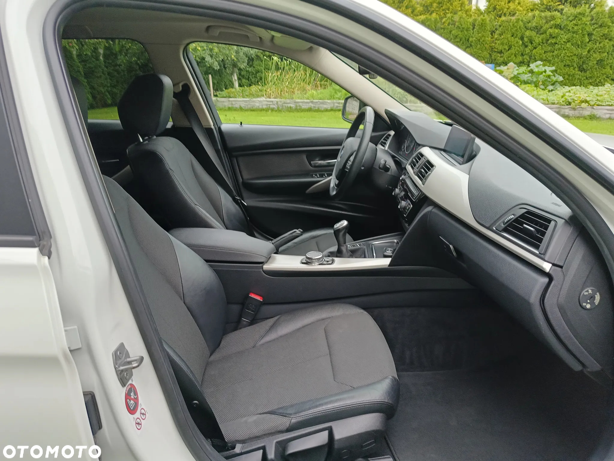 BMW Seria 3 318d Luxury Line - 25