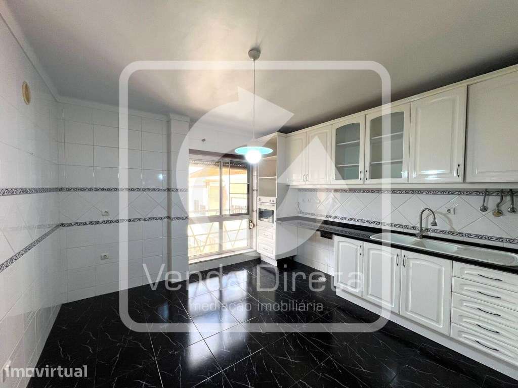 ApartamentoT4 com 2 estacionamentos e 2 Arrecadações na Av. do Boca... - Grande imagem: 2/42