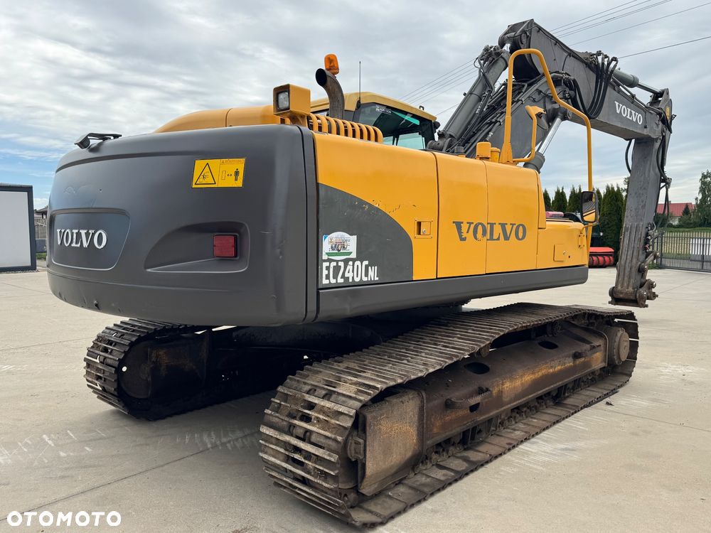 Volvo EC 240 CNL - 5