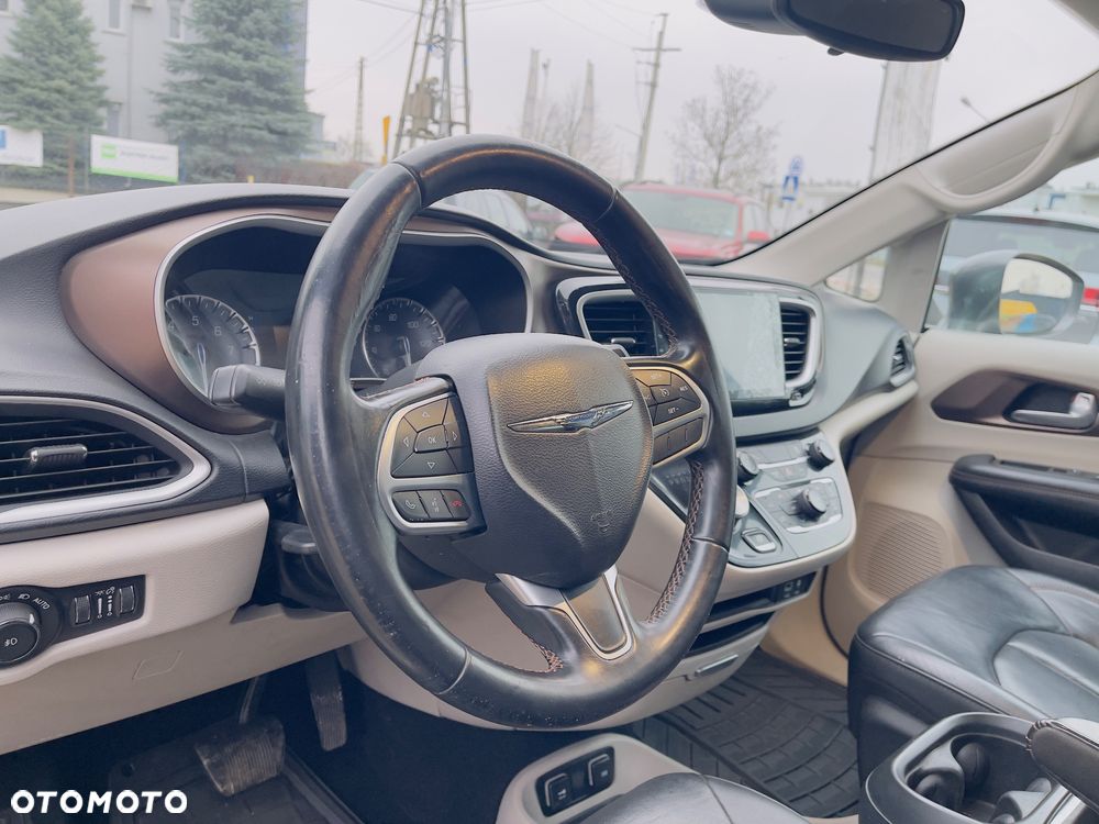 Chrysler Pacifica - 19