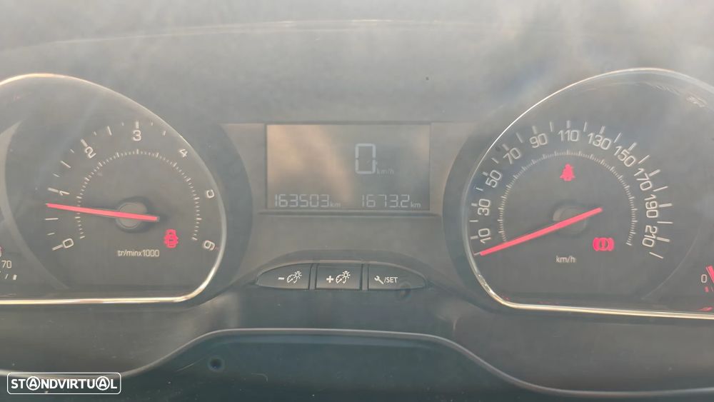 Peugeot 208 1.4 HDi - 5