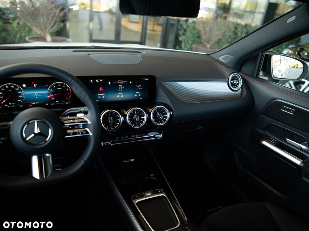 Mercedes-Benz GLA - 14