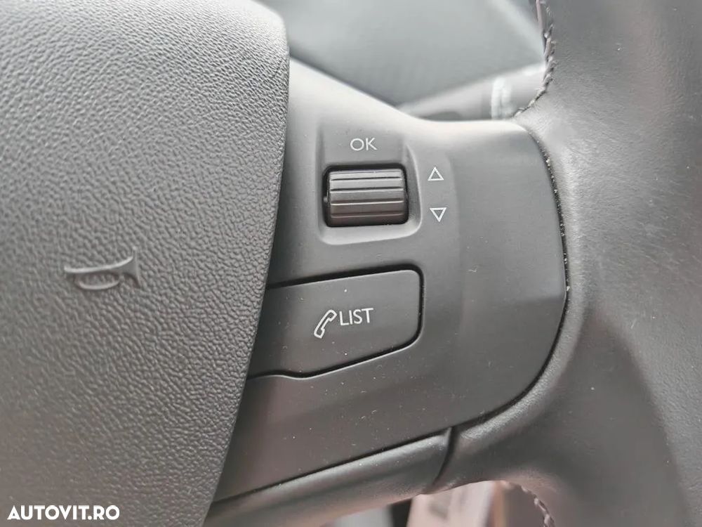 Peugeot 208 1.2 L PureTech Turbo Allure Aut. - 19