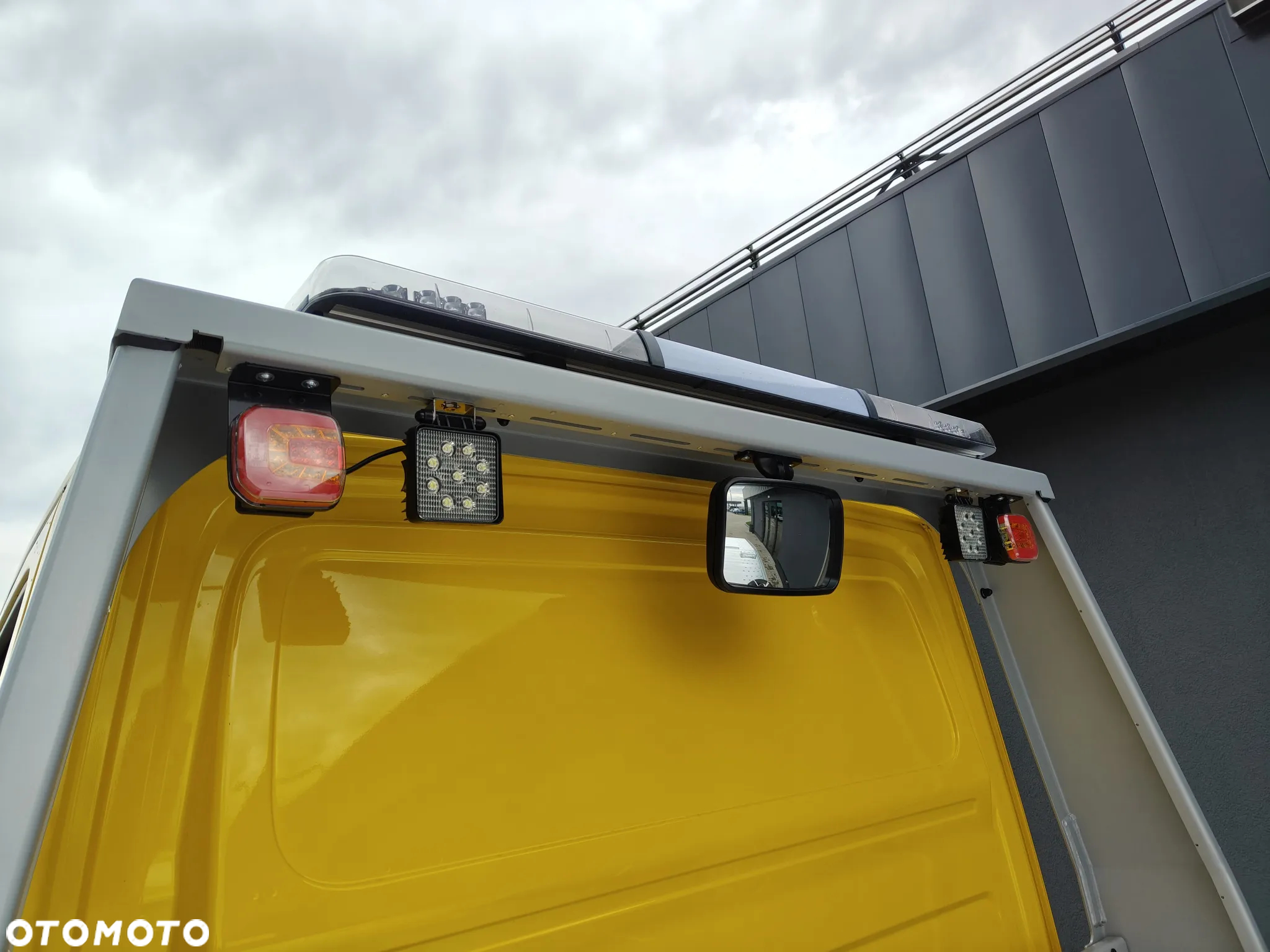 Mercedes-Benz Sprinter - 12