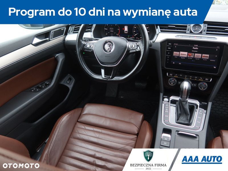 Volkswagen Passat - 8