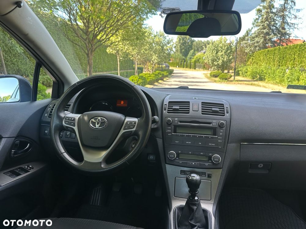 Toyota Avensis 1.8 Sol - 12