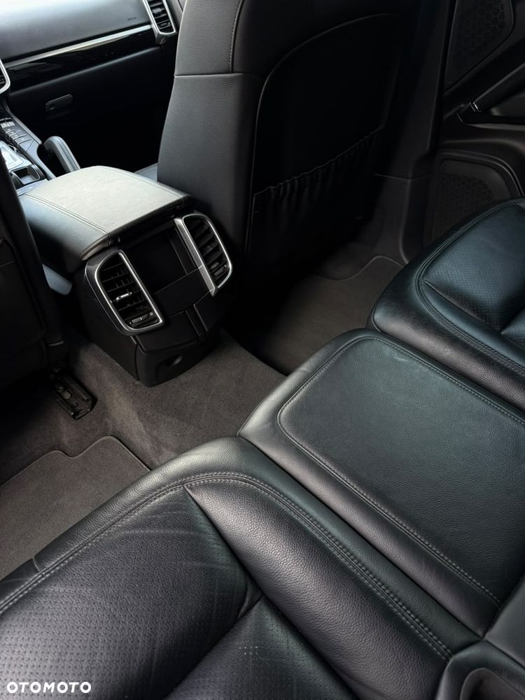 Porsche Cayenne Standard - 28