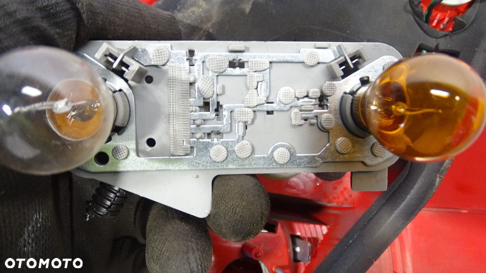 LAMPA LEWA TYLNA TOYOTA YARIS II 1.0 - 9