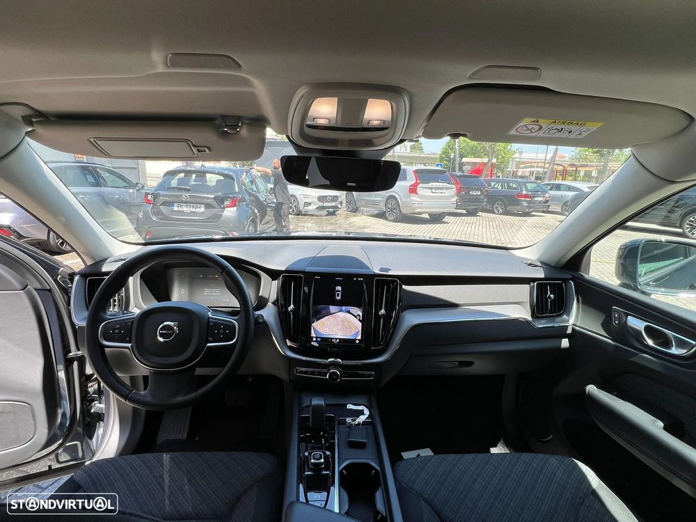 Volvo XC 60 2.0 B4 Core — fotografia 2